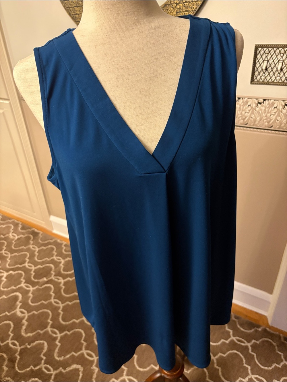 Like new Alfani Sleeveless V-Neck Women's Top in Deep Teal Blue XL stretchy